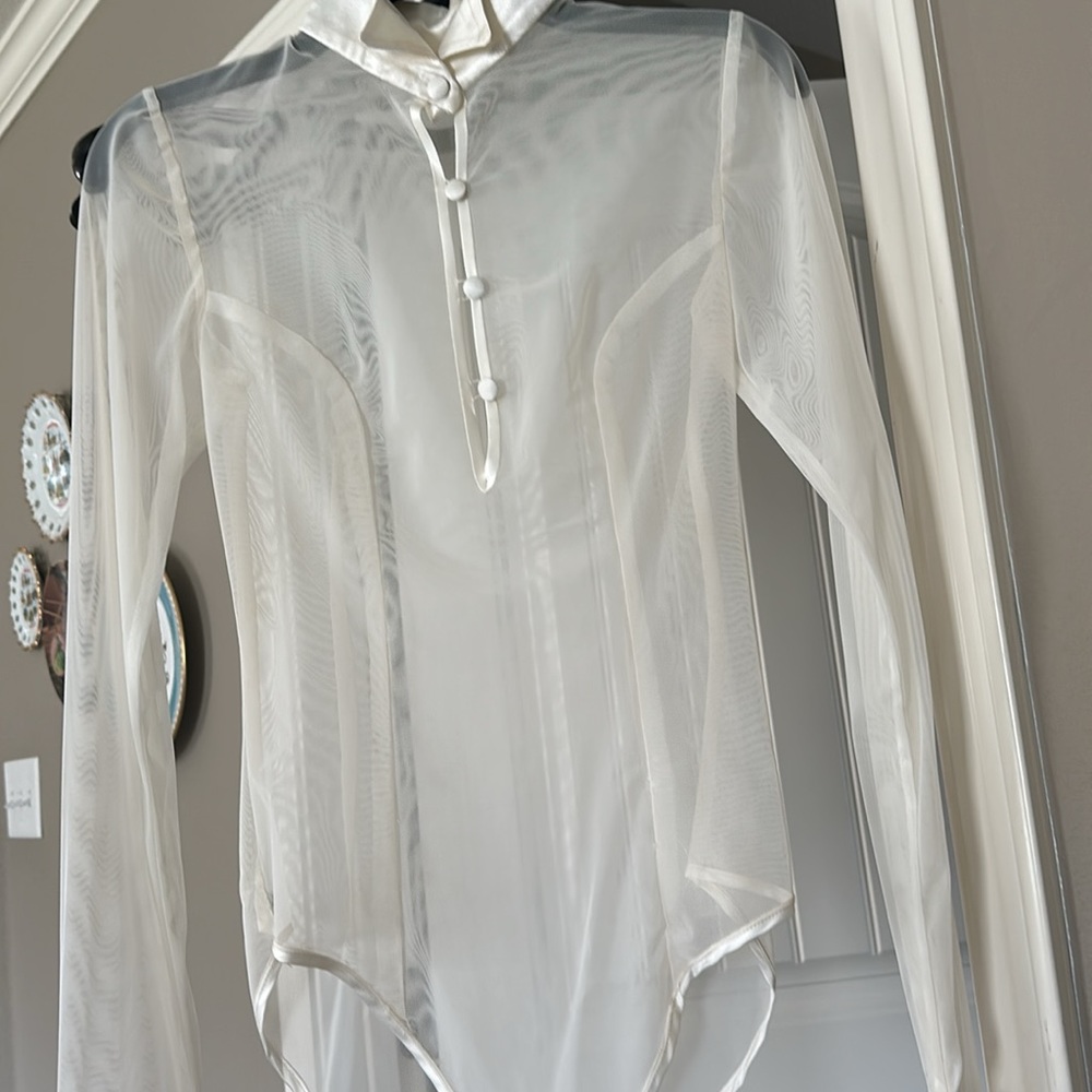 White - Picture 6 of 6
